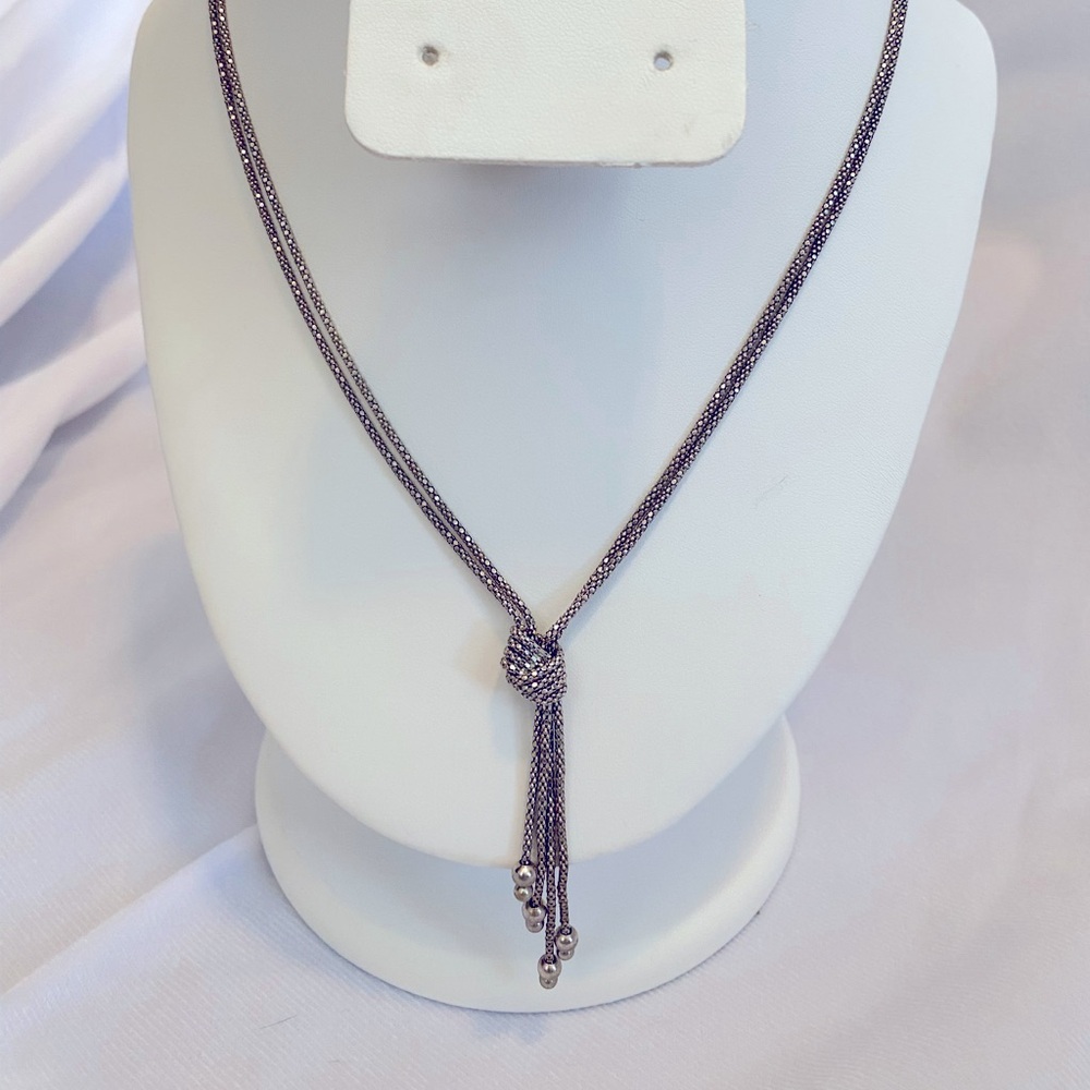 EUC retired Silpada 925 Sterling Silver Forget Me Knot Necklace